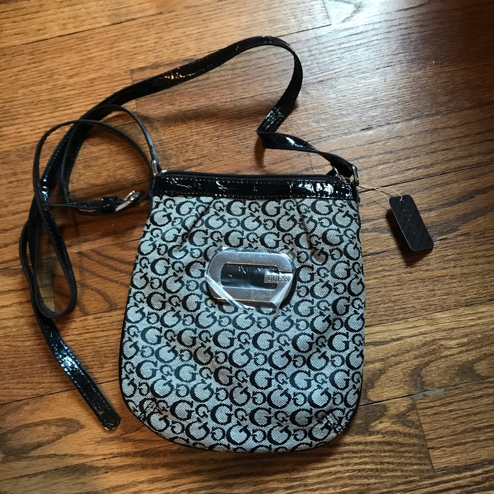GUESS crossbody purse with black “G” print